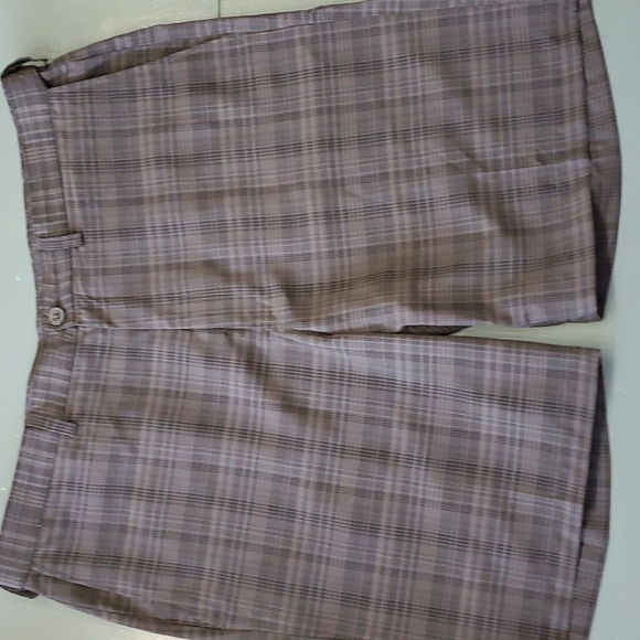 HAGGAR, dark plaid mens shorts, size 40, stretch waist. 100% polyester. - Picture 2 of 10
